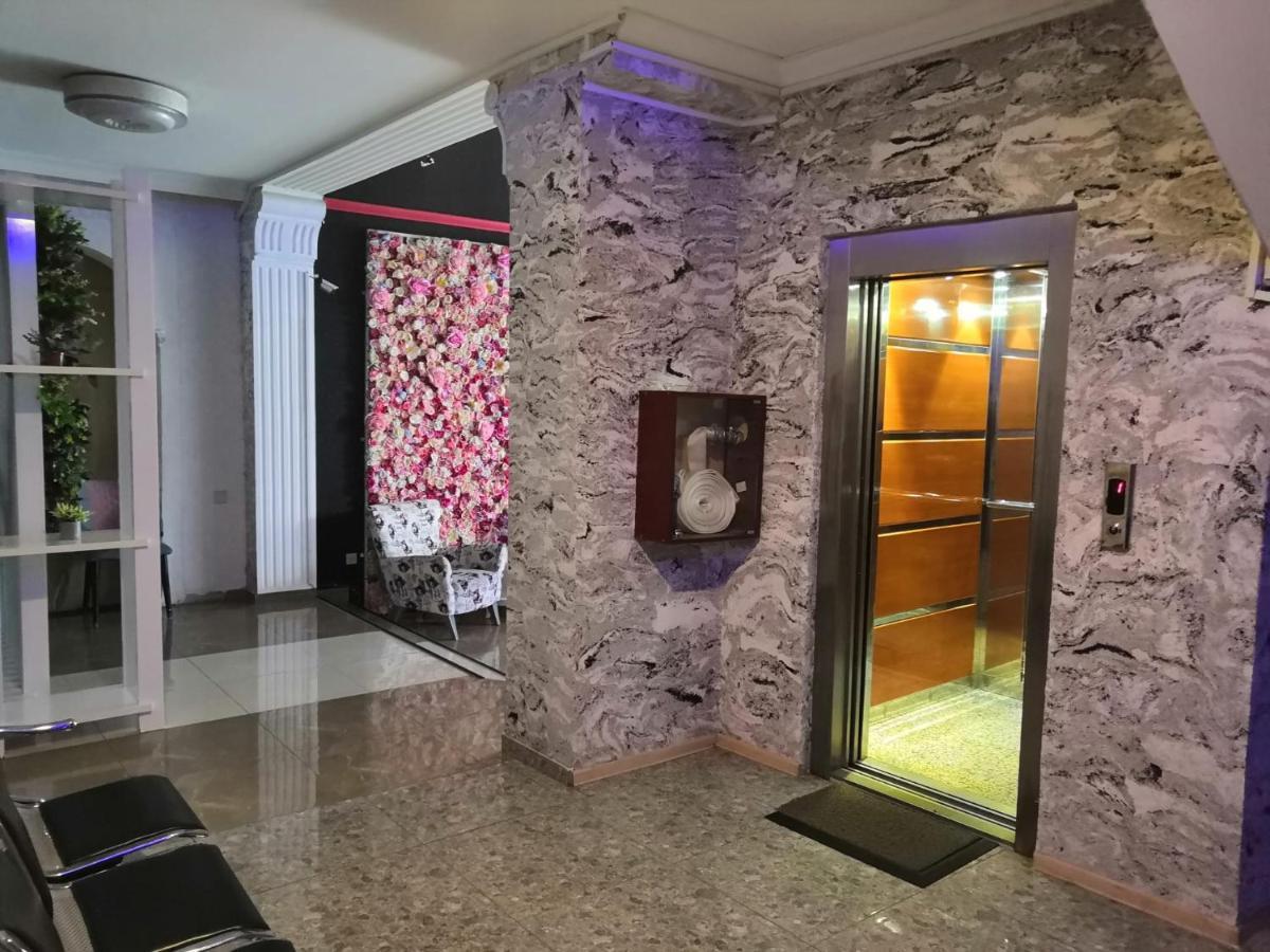 Hotel My Rose บาทูมิ ภายนอก รูปภาพ